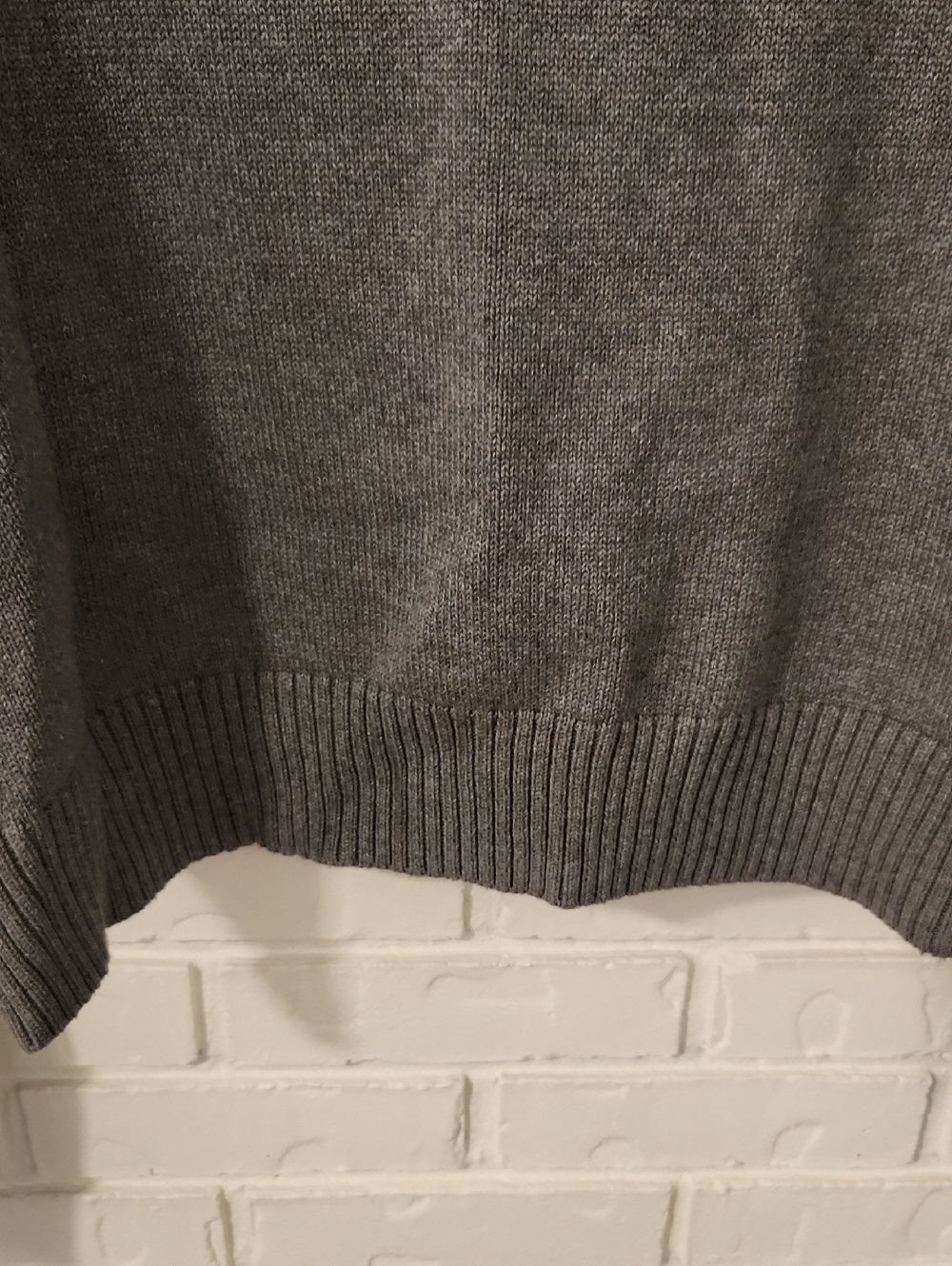 Universal Thread Heather Gray V‑Neck Ribbed Collar Sweater - Picture 5 of 7